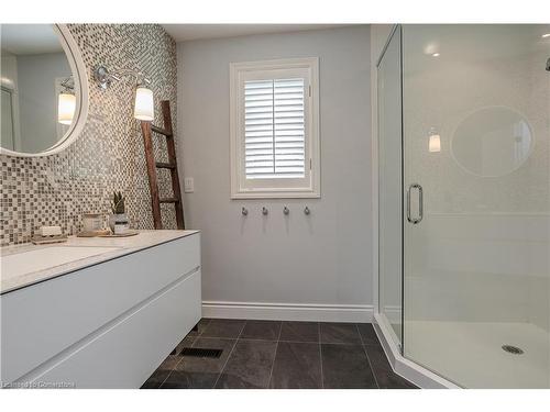 4016 Lantern Lane, Burlington, ON - Indoor Photo Showing Bathroom