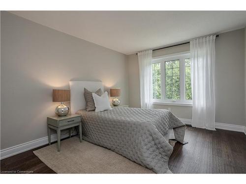 4016 Lantern Lane, Burlington, ON - Indoor Photo Showing Bedroom