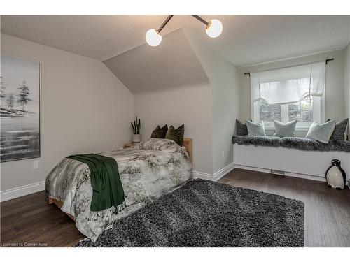 4016 Lantern Lane, Burlington, ON - Indoor Photo Showing Bedroom