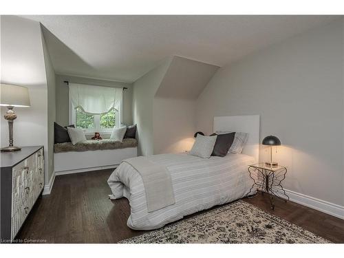 4016 Lantern Lane, Burlington, ON - Indoor Photo Showing Bedroom