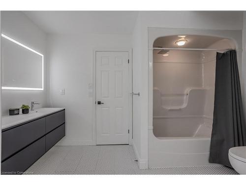 4016 Lantern Lane, Burlington, ON - Indoor Photo Showing Bathroom