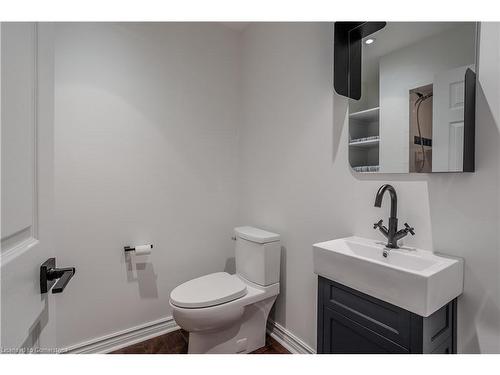 4016 Lantern Lane, Burlington, ON - Indoor Photo Showing Bathroom