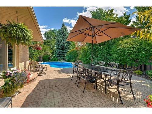 306 Oakwood Court, Burlington, ON 