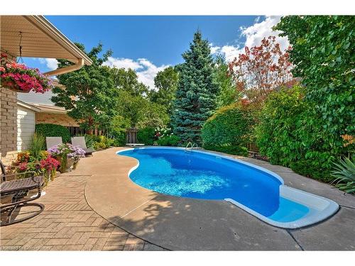 306 Oakwood Court, Burlington, ON 