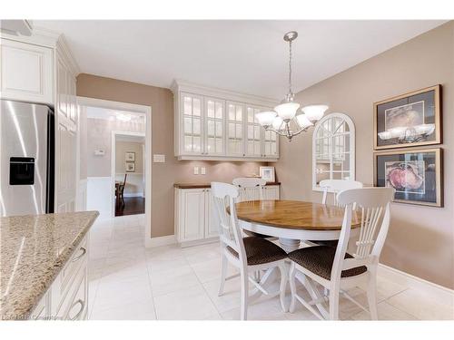 306 Oakwood Court, Burlington, ON - Indoor Photo Showing Dining Room