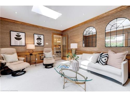 306 Oakwood Court, Burlington, ON - Indoor Photo Showing Living Room