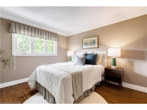 306 Oakwood Court, Burlington, ON - Indoor Photo Showing Bedroom