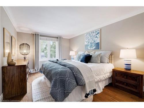 306 Oakwood Court, Burlington, ON - Indoor Photo Showing Bedroom