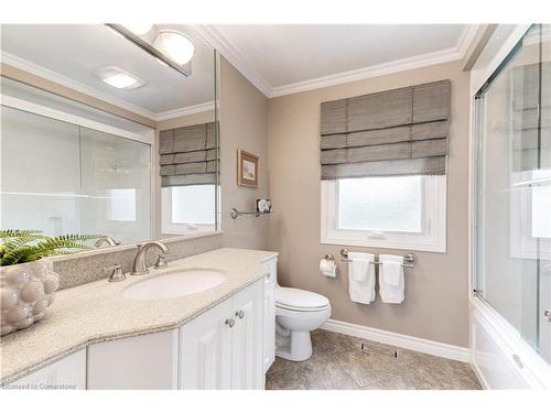 306 Oakwood Court, Burlington, ON - Indoor Photo Showing Bathroom