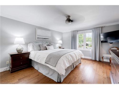 306 Oakwood Court, Burlington, ON - Indoor Photo Showing Bedroom