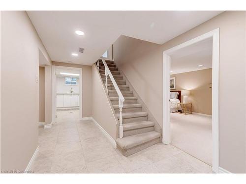 306 Oakwood Court, Burlington, ON - Indoor Photo Showing Other Room