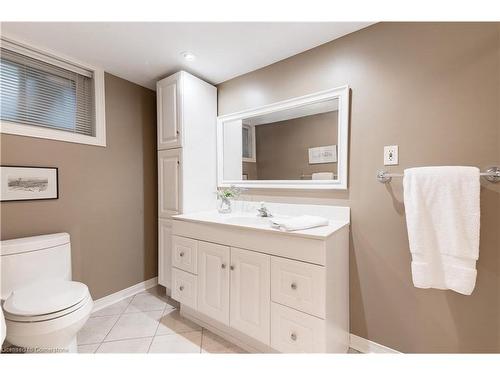 306 Oakwood Court, Burlington, ON - Indoor Photo Showing Bathroom