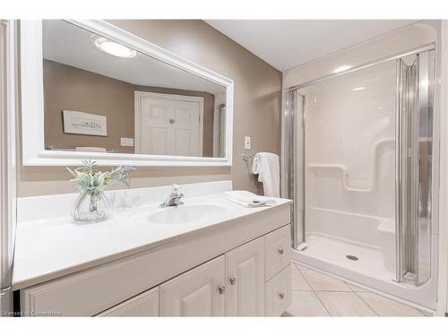 306 Oakwood Court, Burlington, ON - Indoor Photo Showing Bathroom