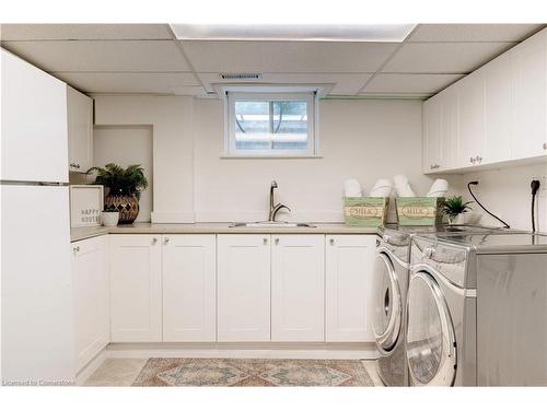 306 Oakwood Court, Burlington, ON - Indoor Photo Showing Laundry Room