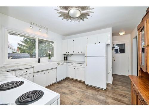 325 Brookfield Boulevard, Dunnville, ON - Indoor Photo Showing Kitchen