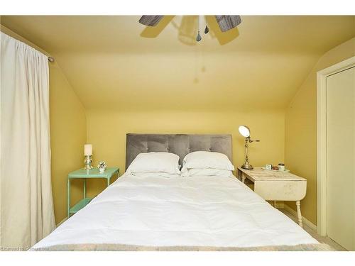 325 Brookfield Boulevard, Dunnville, ON - Indoor Photo Showing Bedroom