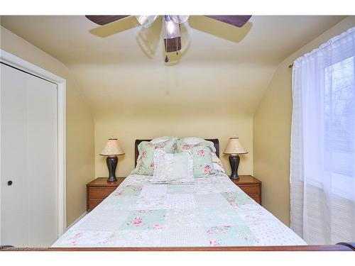 325 Brookfield Boulevard, Dunnville, ON - Indoor Photo Showing Bedroom