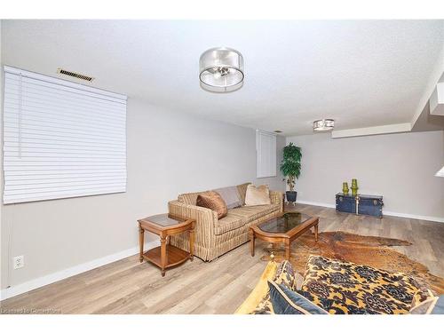 325 Brookfield Boulevard, Dunnville, ON - Indoor Photo Showing Living Room