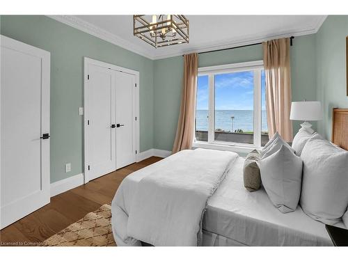 45 Lakegate Drive, Stoney Creek, ON - Indoor Photo Showing Bedroom