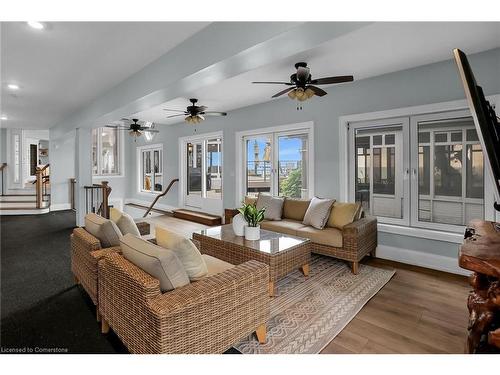 45 Lakegate Drive, Stoney Creek, ON - Indoor Photo Showing Living Room