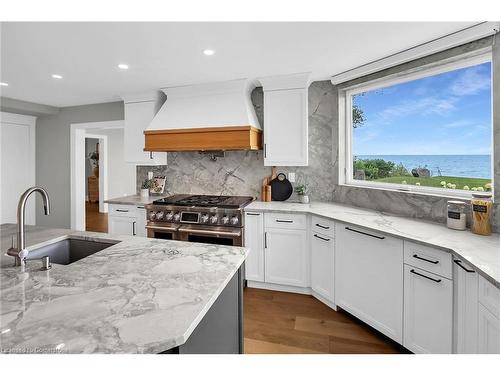 45 Lakegate Drive, Stoney Creek, ON - Indoor Photo Showing Kitchen With Upgraded Kitchen