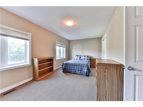 4-362 Plains Road E, Burlington, ON - Indoor Photo Showing Bedroom