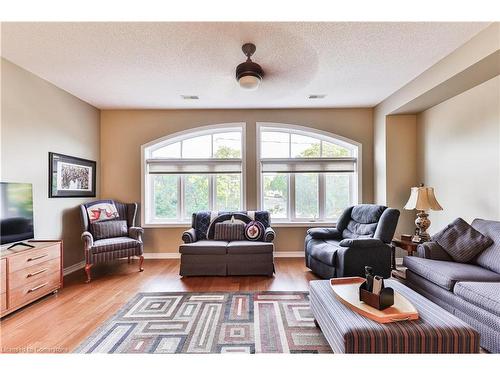 4-362 Plains Road E, Burlington, ON - Indoor Photo Showing Living Room