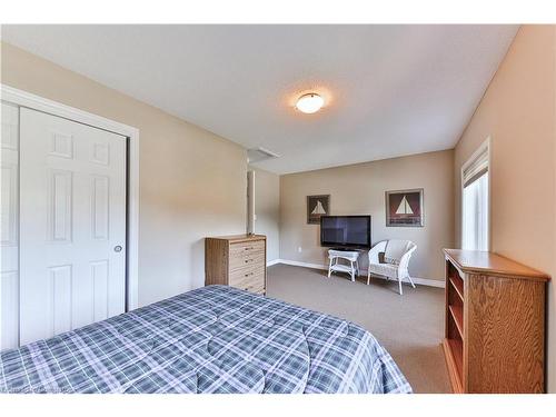 4-362 Plains Road E, Burlington, ON - Indoor Photo Showing Bedroom