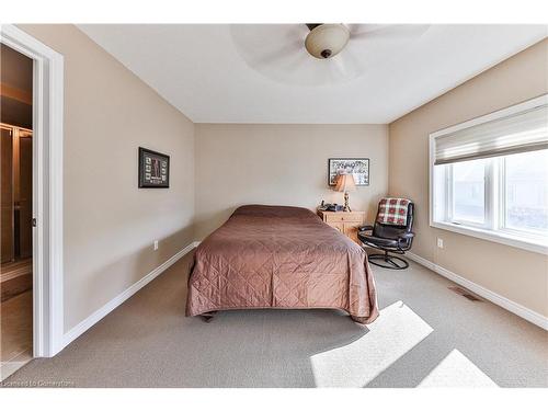 4-362 Plains Road E, Burlington, ON - Indoor Photo Showing Bedroom