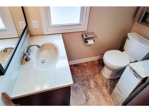 4553 Ontario Street, Beamsville, ON - Indoor Photo Showing Bathroom