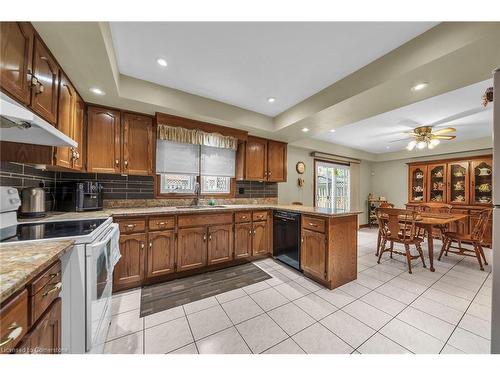 3 Shoreline Crescent, Grimsby, ON - Indoor Photo Showing Kitchen