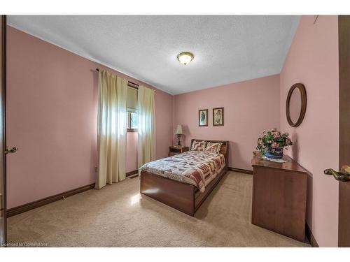 3 Shoreline Crescent, Grimsby, ON - Indoor Photo Showing Bedroom