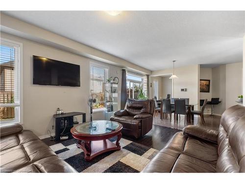 31 Cook Street, Binbrook, ON - Indoor Photo Showing Living Room