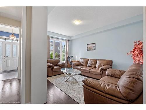 31 Cook Street, Binbrook, ON - Indoor Photo Showing Living Room