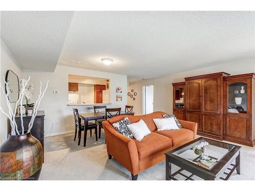 403B-216 Plains Road W, Burlington, ON - Indoor Photo Showing Living Room