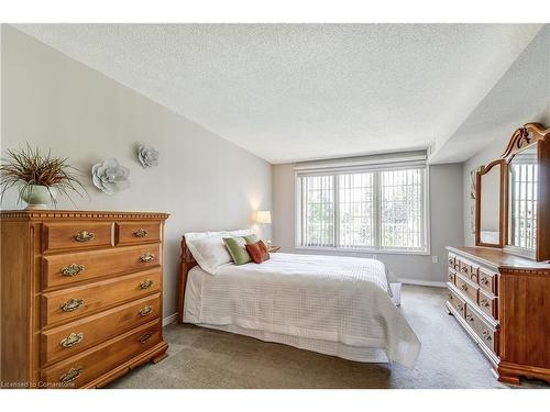 403B-216 Plains Road W, Burlington, ON - Indoor Photo Showing Bedroom