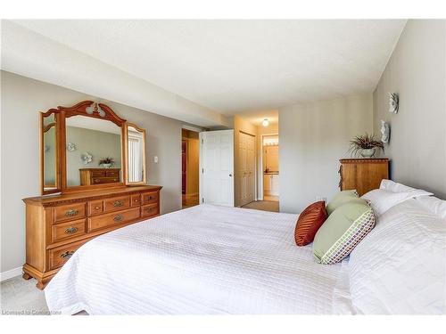 403B-216 Plains Road W, Burlington, ON - Indoor Photo Showing Bedroom