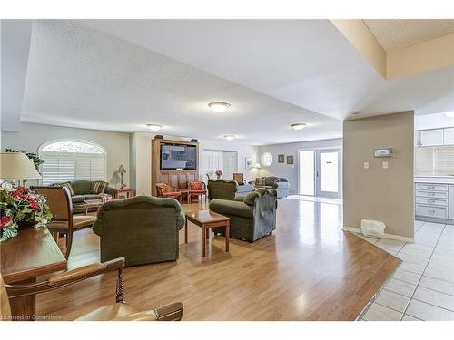 403B-216 Plains Road W, Burlington, ON - Indoor Photo Showing Living Room