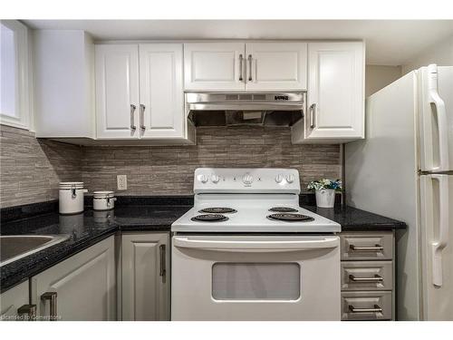 26 Cambridge Avenue, Hamilton, ON - Indoor Photo Showing Kitchen