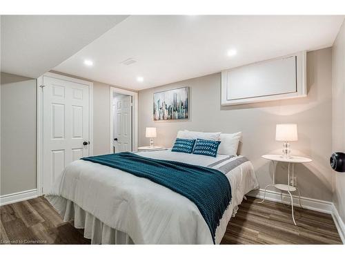 26 Cambridge Avenue, Hamilton, ON - Indoor Photo Showing Bedroom