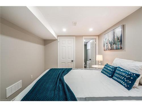 26 Cambridge Avenue, Hamilton, ON - Indoor Photo Showing Bedroom