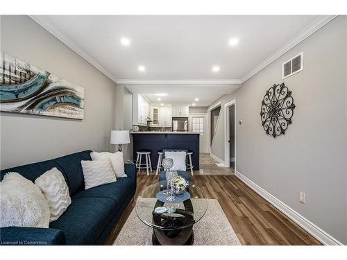 26 Cambridge Avenue, Hamilton, ON - Indoor Photo Showing Living Room