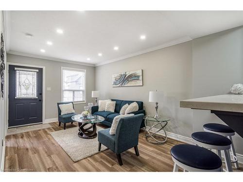 26 Cambridge Avenue, Hamilton, ON - Indoor Photo Showing Living Room