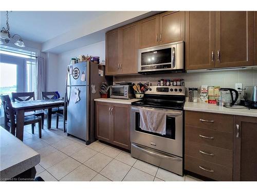 10-7 Lakelawn Road, Grimsby, ON - Indoor Photo Showing Kitchen