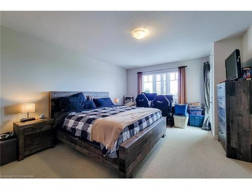 10-7 Lakelawn Road, Grimsby, ON - Indoor Photo Showing Bedroom