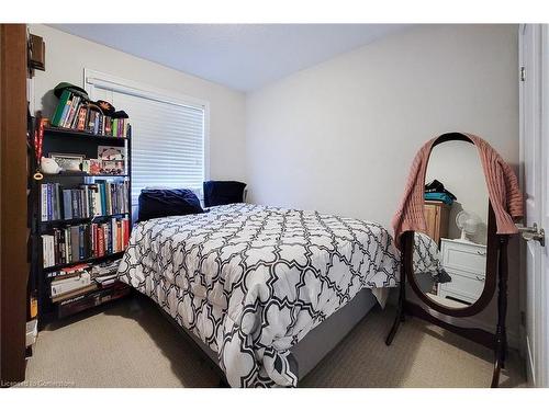 10-7 Lakelawn Road, Grimsby, ON - Indoor Photo Showing Bedroom