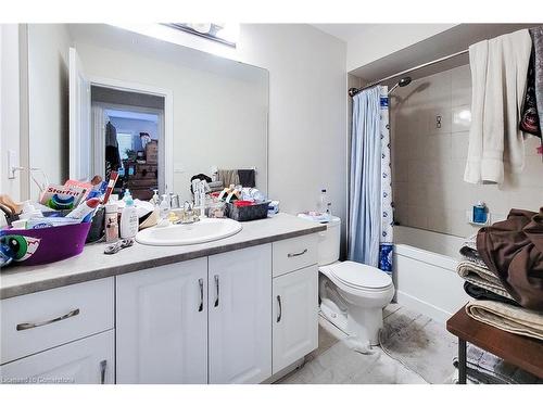 10-7 Lakelawn Road, Grimsby, ON - Indoor Photo Showing Bathroom