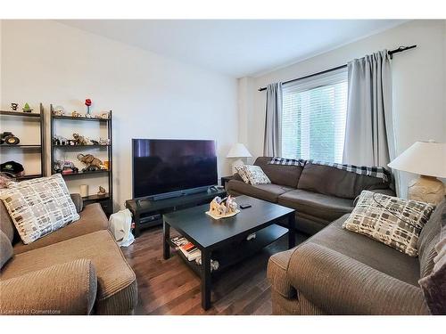 10-7 Lakelawn Road, Grimsby, ON - Indoor Photo Showing Living Room