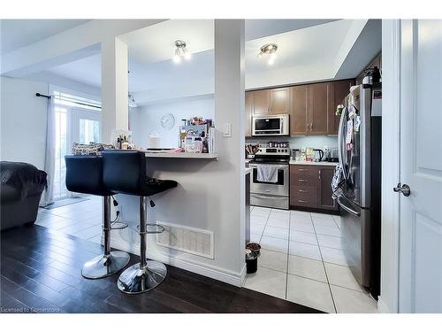 10-7 Lakelawn Road, Grimsby, ON - Indoor Photo Showing Kitchen