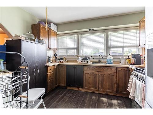 4710 Drummond Road, Niagara Falls, ON - Indoor Photo Showing Kitchen